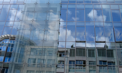 Capa: Fachadas em vidro são foco da Glasstec 2012